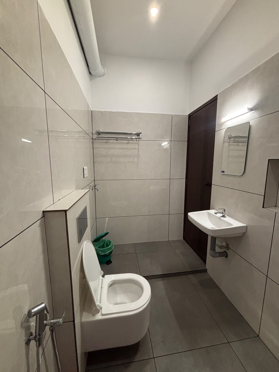 Gold Room Modern Bathroom
